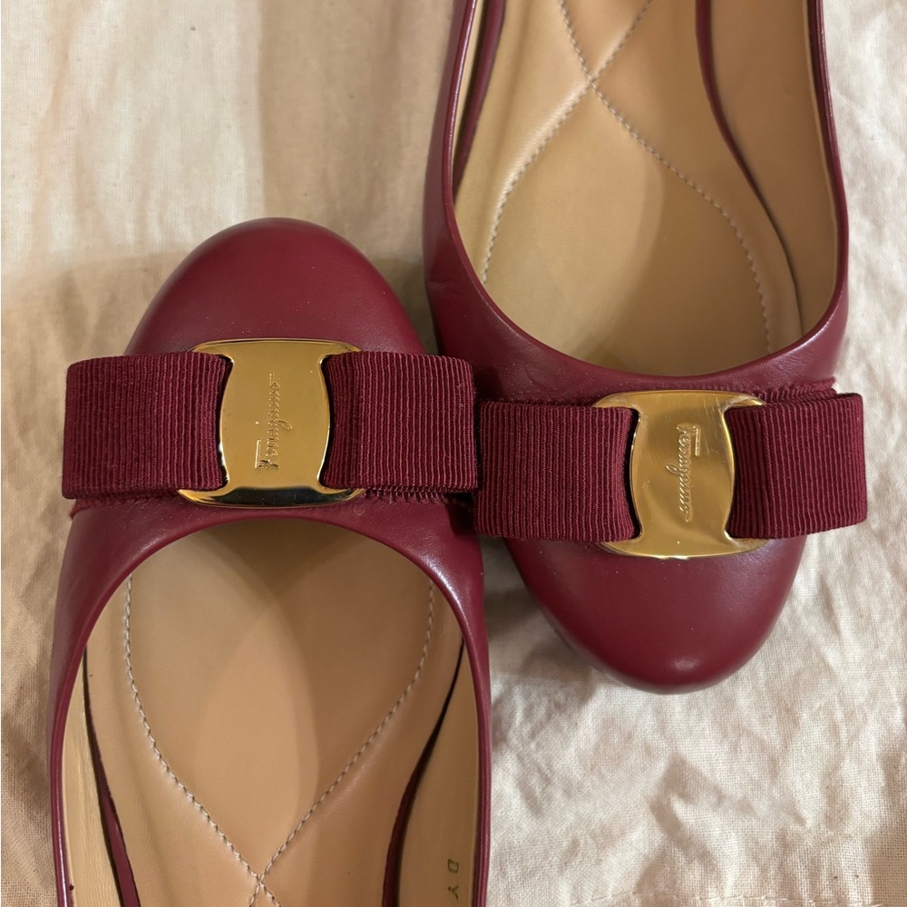 Like-new FERRAGAMO Varina Ballet Flats